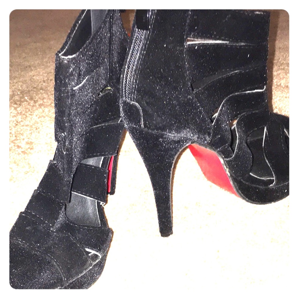 Shoes - Picture 2 of 4
